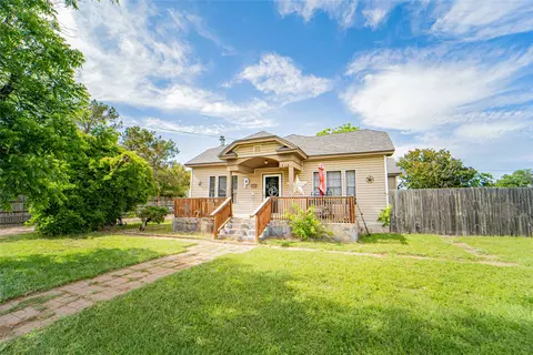 1404 W Walker St, Breckenridge, TX 76424