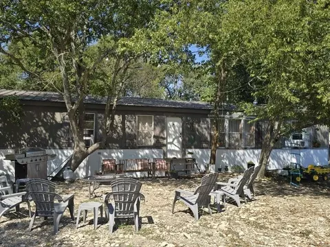 452 Christopher Dr, Eddy, TX 76524 photo 3