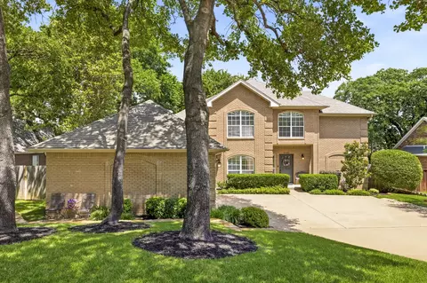 2962 Woodland Hills Dr, Grapevine, TX 76051