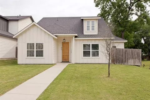 825 E Powell Ave, Fort Worth, TX 76104