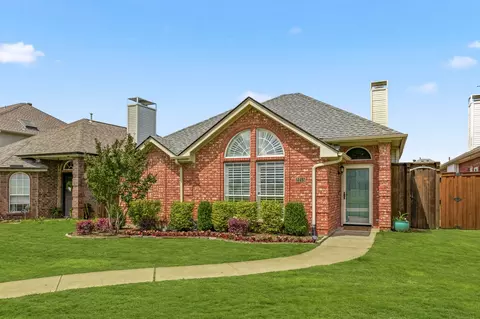 2215 Dallas Dr, Carrollton, TX 75006