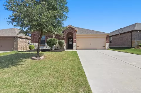 945 Alton Dr, Aubrey, TX 76227