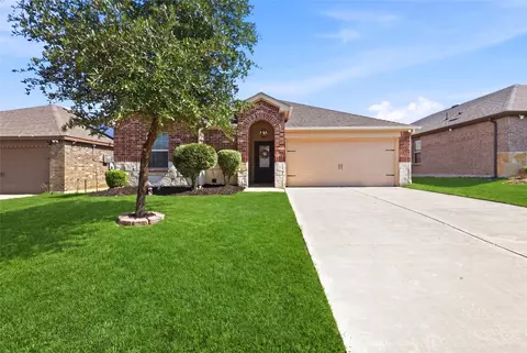 945 Alton Dr, Aubrey, TX 76227