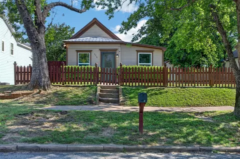 715 W Munson St, Denison, TX 75020