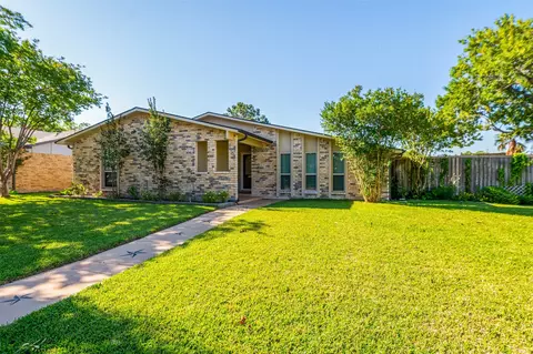 2200 Marble Falls Dr, Carrollton, TX 75007