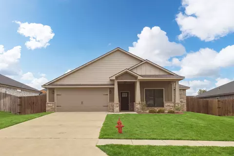 16221 Crossing Cir, Lindale, TX 75771