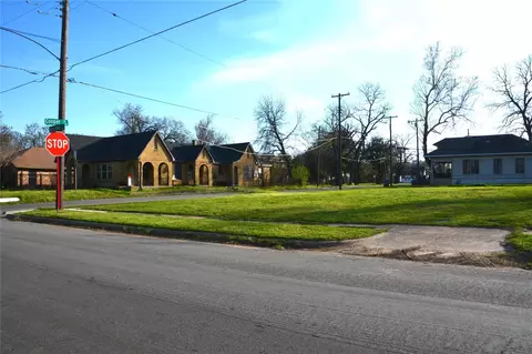 3525 Wendelkin St, Dallas, TX 75215