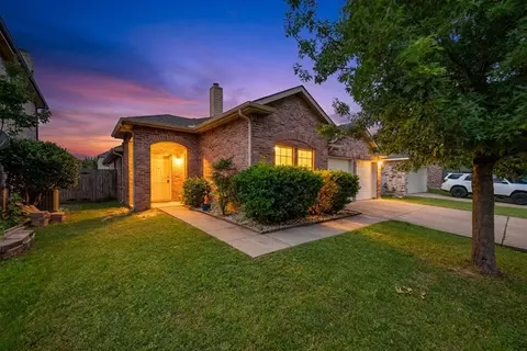 1628 Birds Eye Rd, Fort Worth, TX 76177