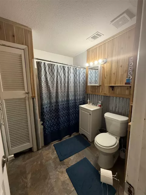Bath - 1006 Bishop St, Commerce, TX 75428 photo 1 of 1