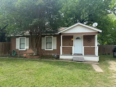 Exterior - 1006 Bishop St, Commerce, TX 75428 photo 1 of 4