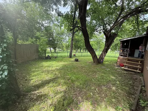 Exterior - 1006 Bishop St, Commerce, TX 75428 photo 4 of 4