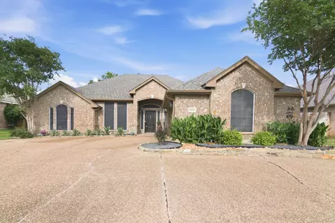 8304 Red Rose Trl, North Richland Hills, TX 76182