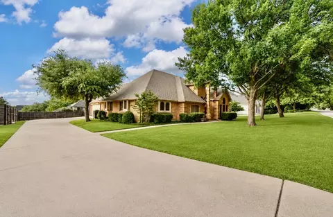 413 Lincoln Oaks Dr, Burleson, TX 76028