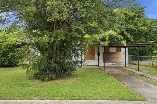 3408 S Hughes Ave, Fort Worth, TX 76119