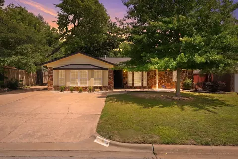 1108 Billie Ruth Ln, Hurst, TX 76053