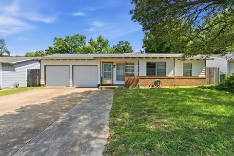 736 Oak Dr, Hurst, TX 76053