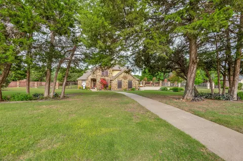 911 Bentle Branch Ln, Cedar Hill, TX 75104