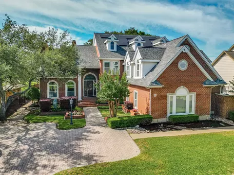 32 Victoria Dr, Rowlett, TX 75088