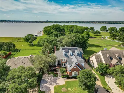 32 Victoria Dr, Rowlett, TX 75088
