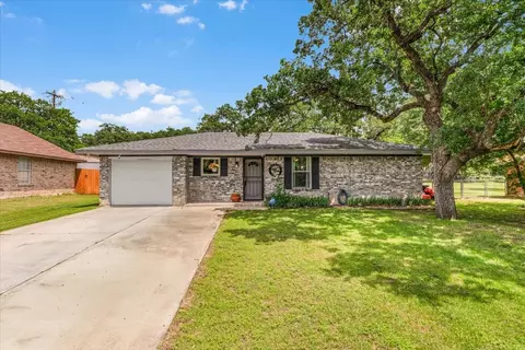 105 Rhoades St, Azle, TX 76020
