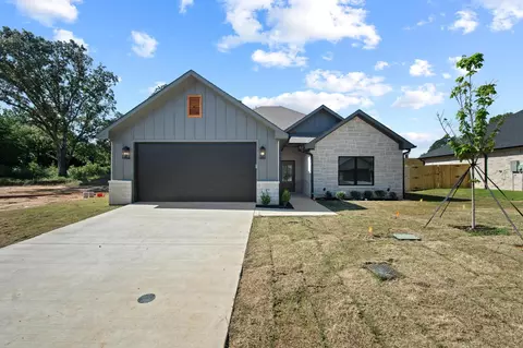 212 Central Park Ct, Athens, TX 75751