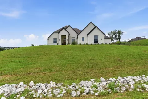 404 Oak Meadow Ln, Weatherford, TX 76085