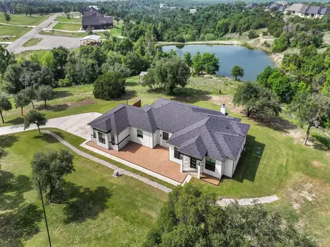 1050 Kingsley Ct, Weatherford, TX 76087