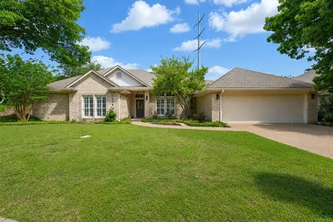 6628 Westmoor Ln, Benbrook, TX 76132