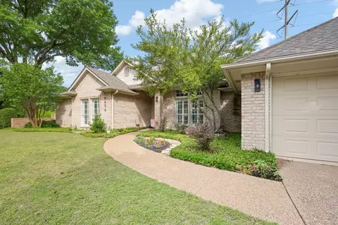 6628 Westmoor Ln, Benbrook, TX 76132