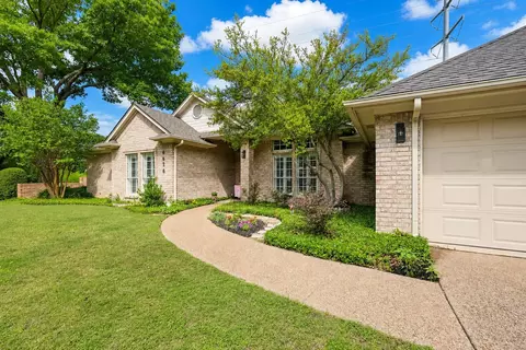 6628 Westmoor Ln, Benbrook, TX 76132