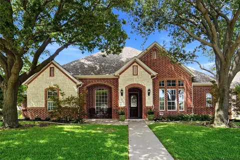 8901 Stratford Dr, North Richland Hills, TX 76182