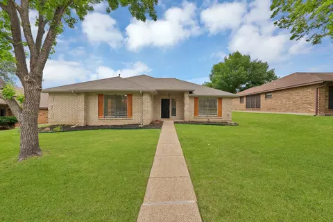 925 Creekview Dr, Mesquite, TX 75181