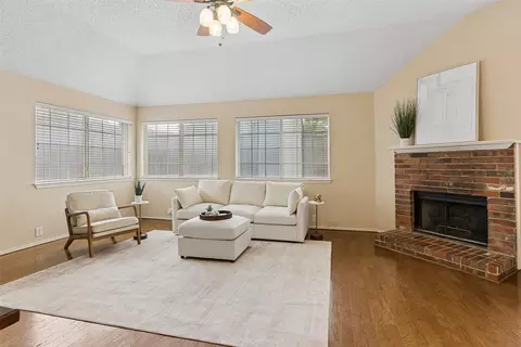 2104 Gent Dr, Plano, TX 75025