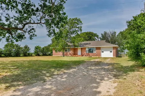65 Kirby St, Callisburg, TX 76240