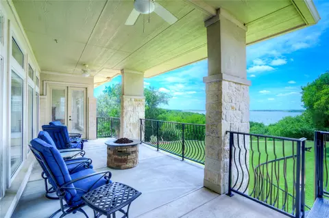 1132 Mallard Pointe Dr, Cedar Hill, TX 75104