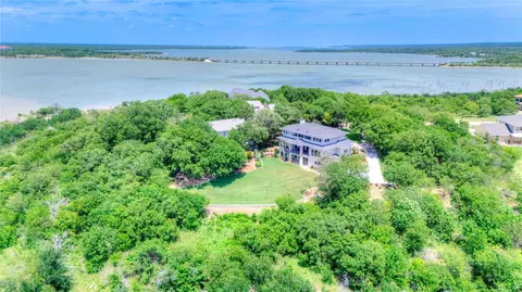 1132 Mallard Pointe Dr, Cedar Hill, TX 75104
