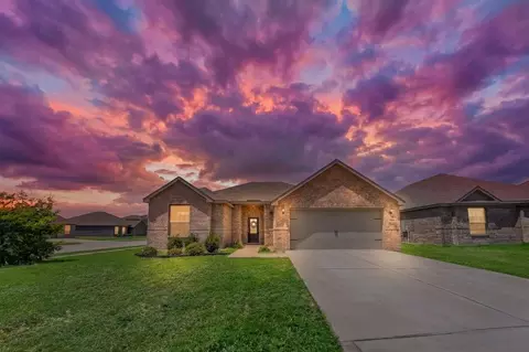 1056 Tumbleweed Trl, Crowley, TX 76036