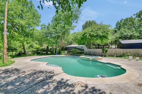5313 Hidden Oaks Ln, Arlington, TX 76017