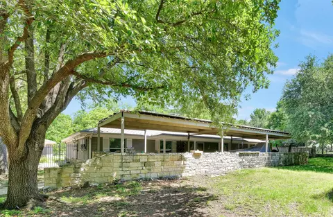 5313 Hidden Oaks Ln, Arlington, TX 76017