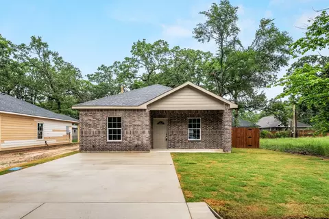 106 Navajo Dr, Mabank, TX 75156