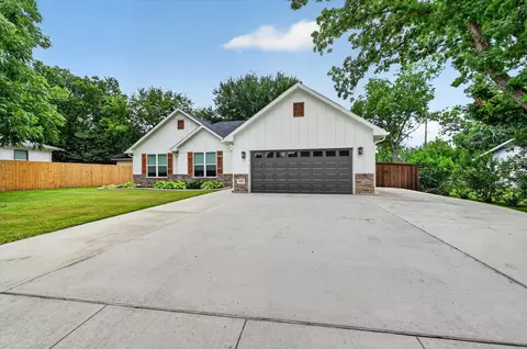 1005 W Chambers St, Cleburne, TX 76033