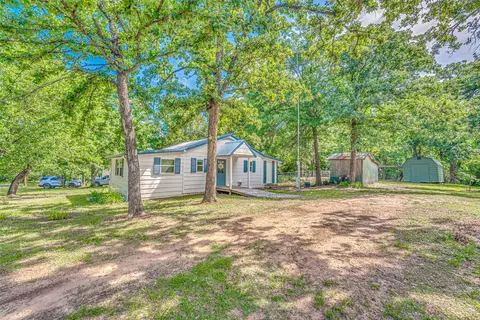 1013 Whispering Springs Dr, Tool, TX 75143