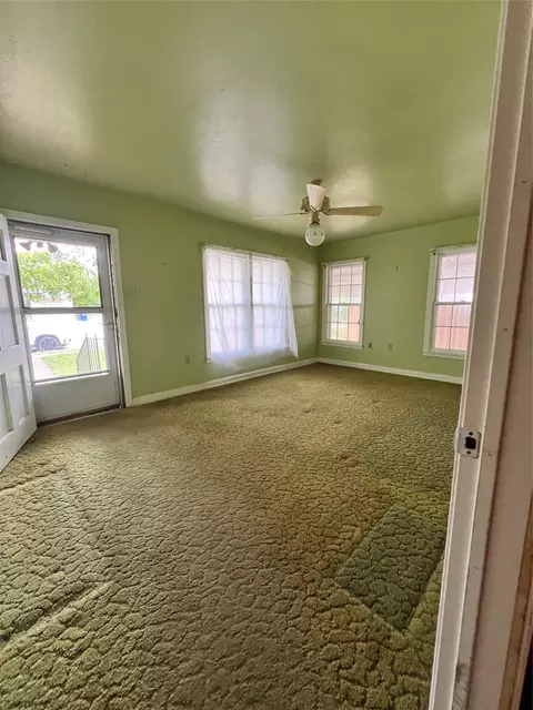 Living - 3136 Mckenzie Ave, Waco, TX 76708 photo 1 of 1
