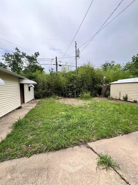 Exterior - 3136 Mckenzie Ave, Waco, TX 76708 photo 7 of 8