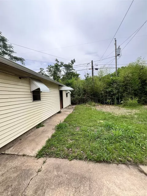 Exterior - 3136 Mckenzie Ave, Waco, TX 76708 photo 3 of 8