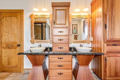 Bath - 200 Ranchcrest Rd, Lorena, TX 76655 photo 1 of 4