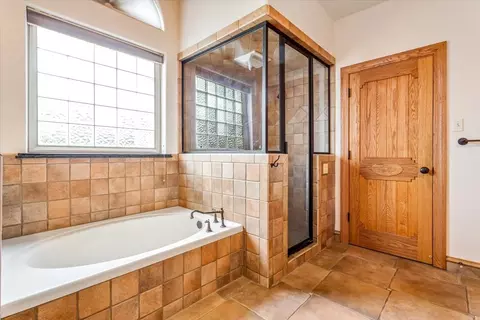 Bath - 200 Ranchcrest Rd, Lorena, TX 76655 photo 2 of 4