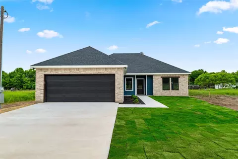 5808 W Virginia Trl, Granbury, TX 76048