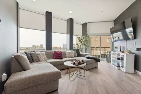 500 Throckmorton St #806, Fort Worth, TX 76102
