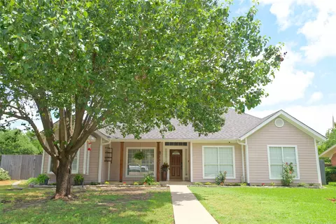 732 N Elm St, Muenster, TX 76252